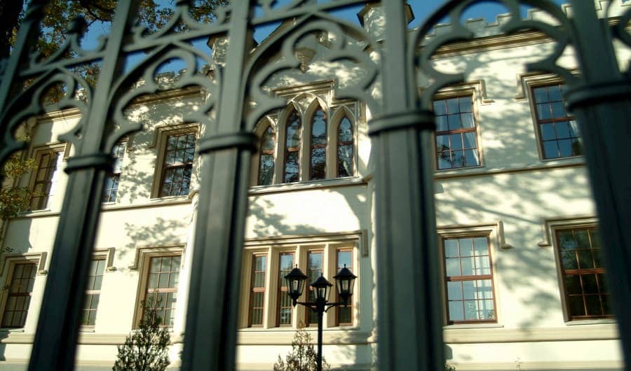 Дворец Бжозовского после реставрации окна Маркони